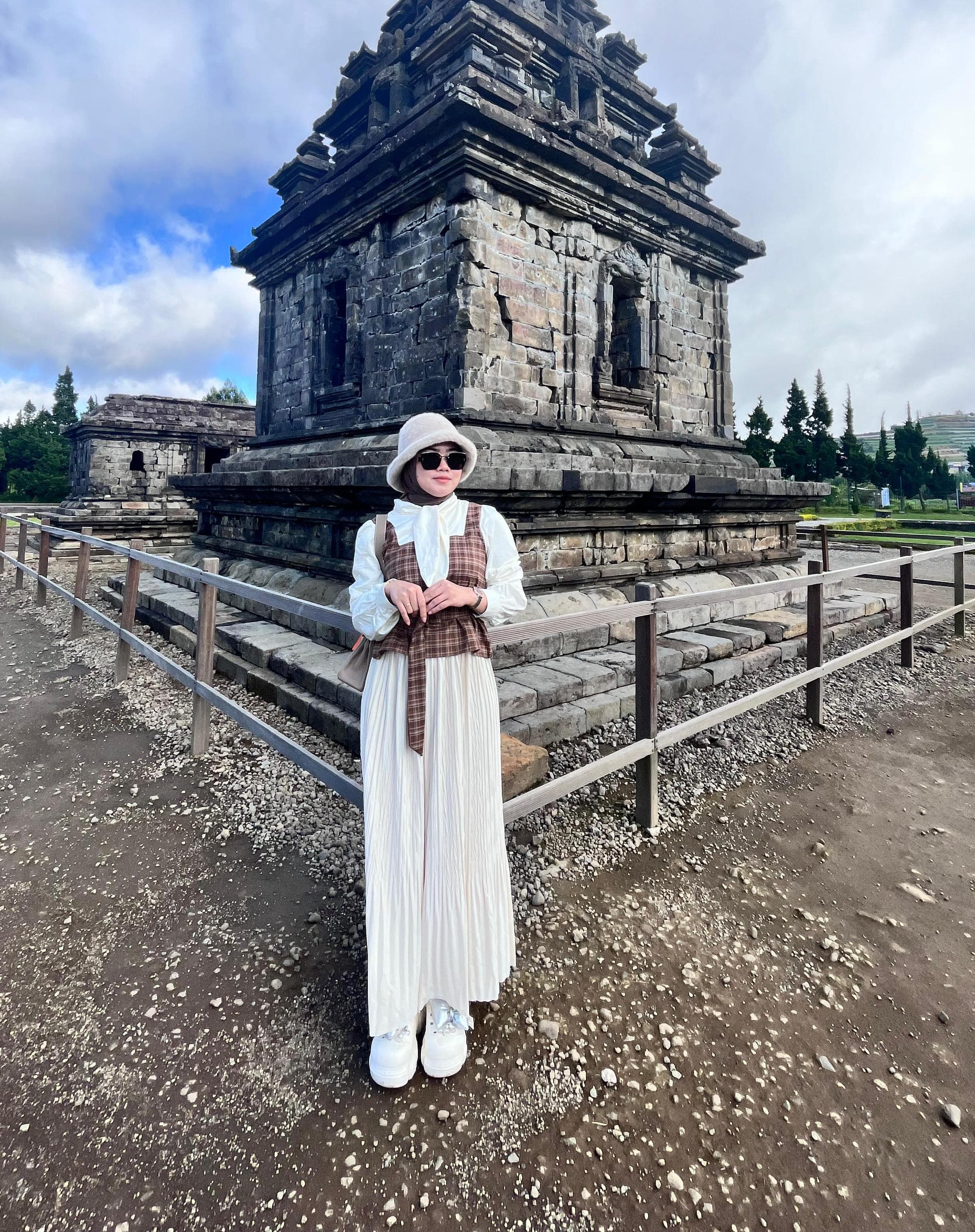 Siti Rahayu - Tour Guide