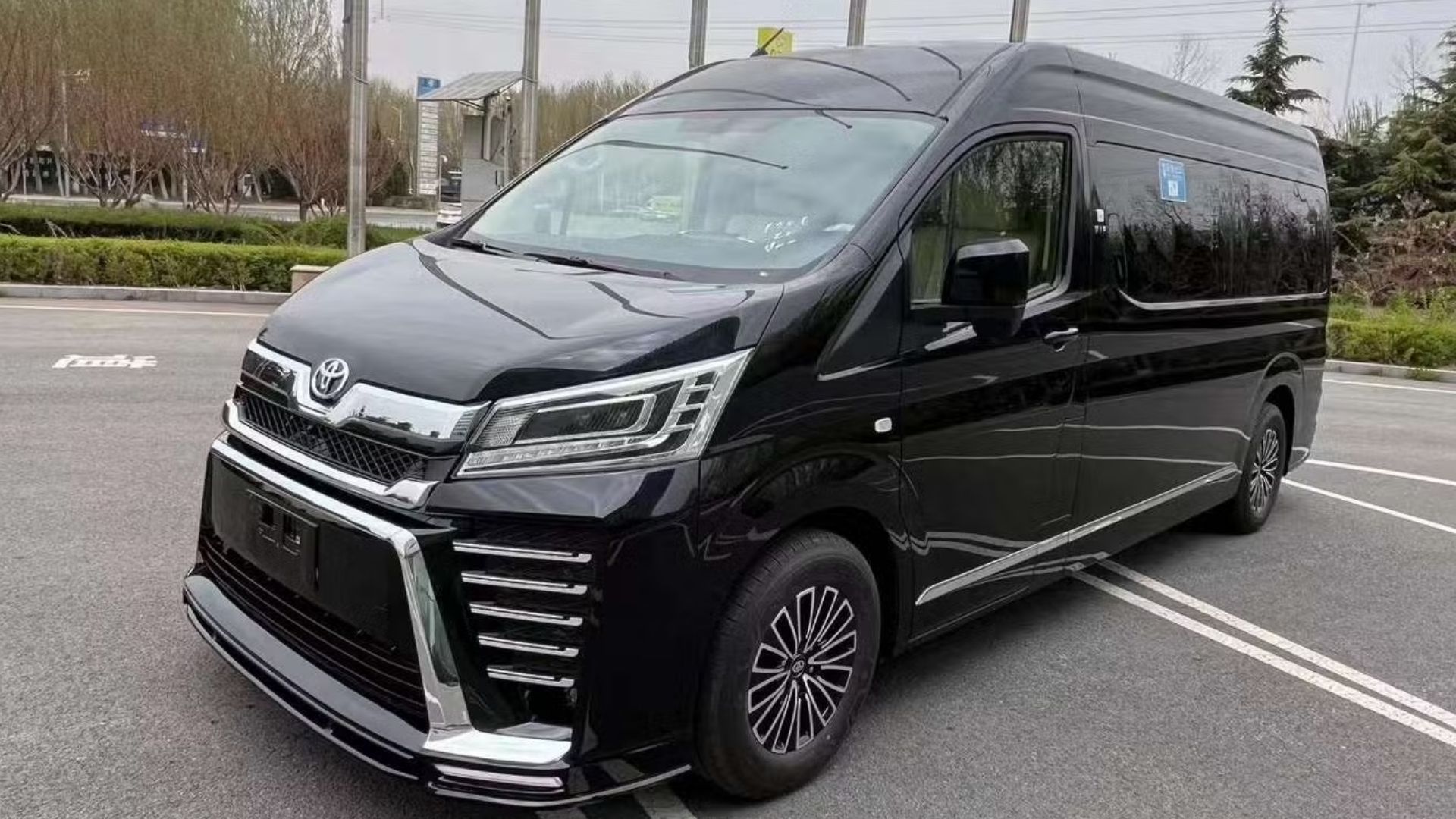 Hiace Premio Luxury